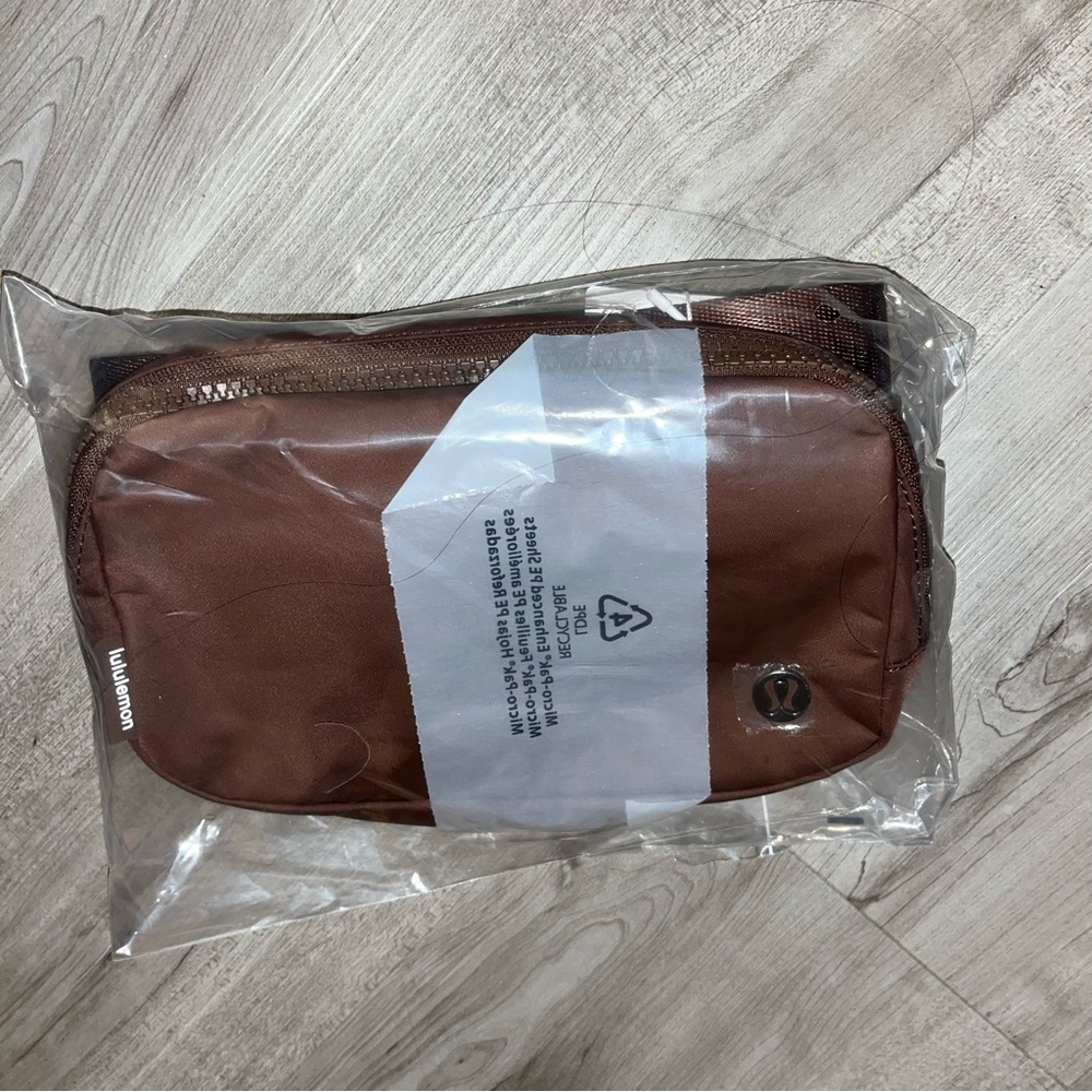 Lululemon everywhere belt bag NWT 1L - Picture 5 of 12